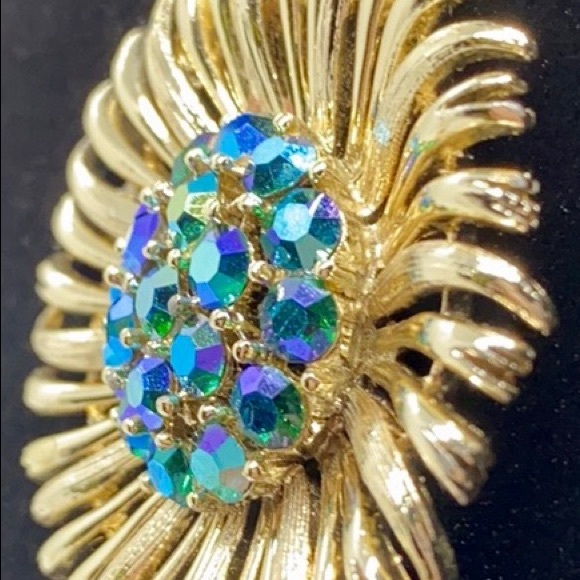 LISNER Rhinestone Pin - Picture 2 of 3